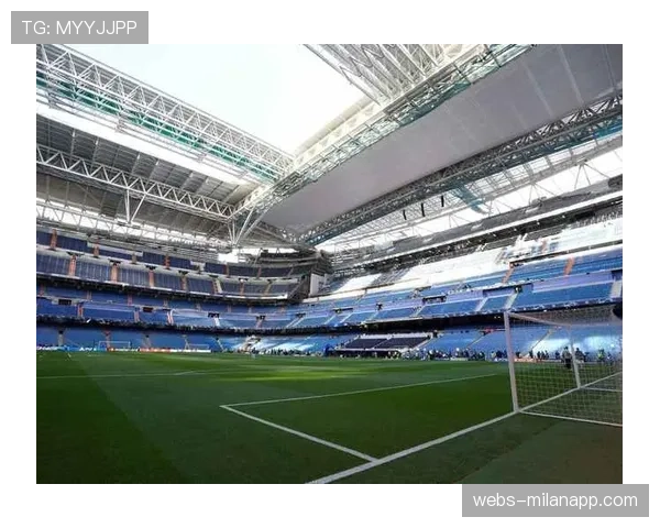 特写：皇马伯纳乌球场新顶棚下的声学变化，如何影响主队压迫气势？